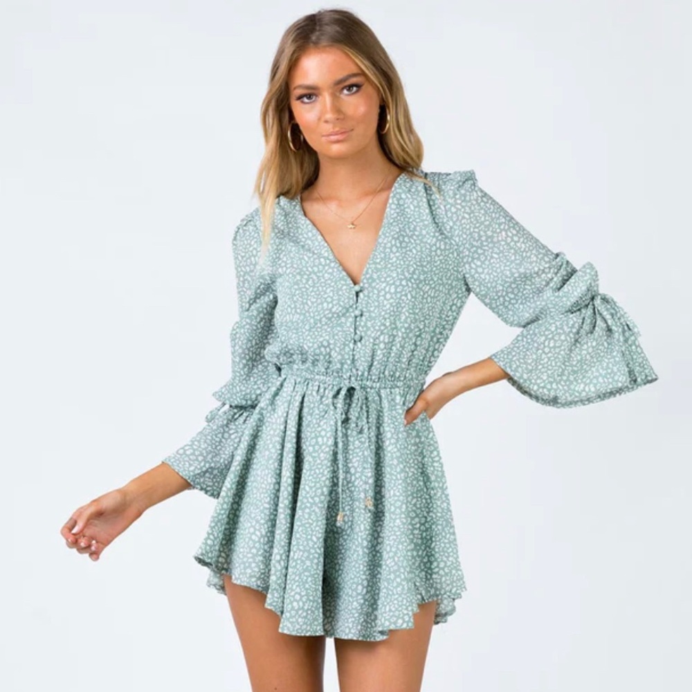 Princess Polly Romper💚